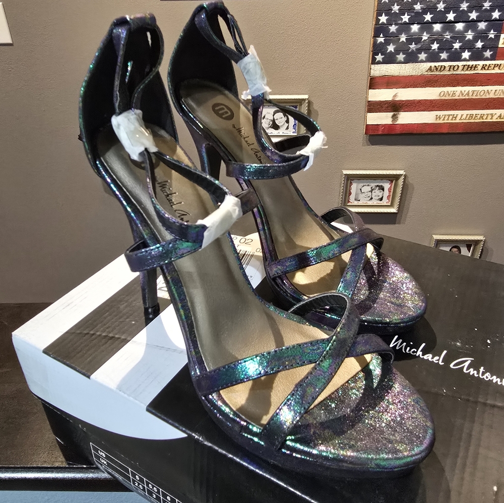 ❤️NIB❤️ MICHAEL ANTONIO OILSLICK HOLOGRAM MERMAID LEATHER HEALS PUMPS 6.5